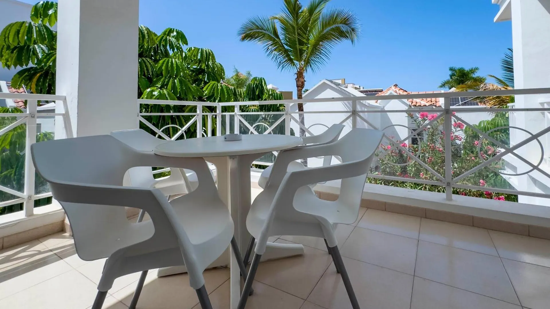 מלון דירות אדחה Apartamentos Parque Del Sol
