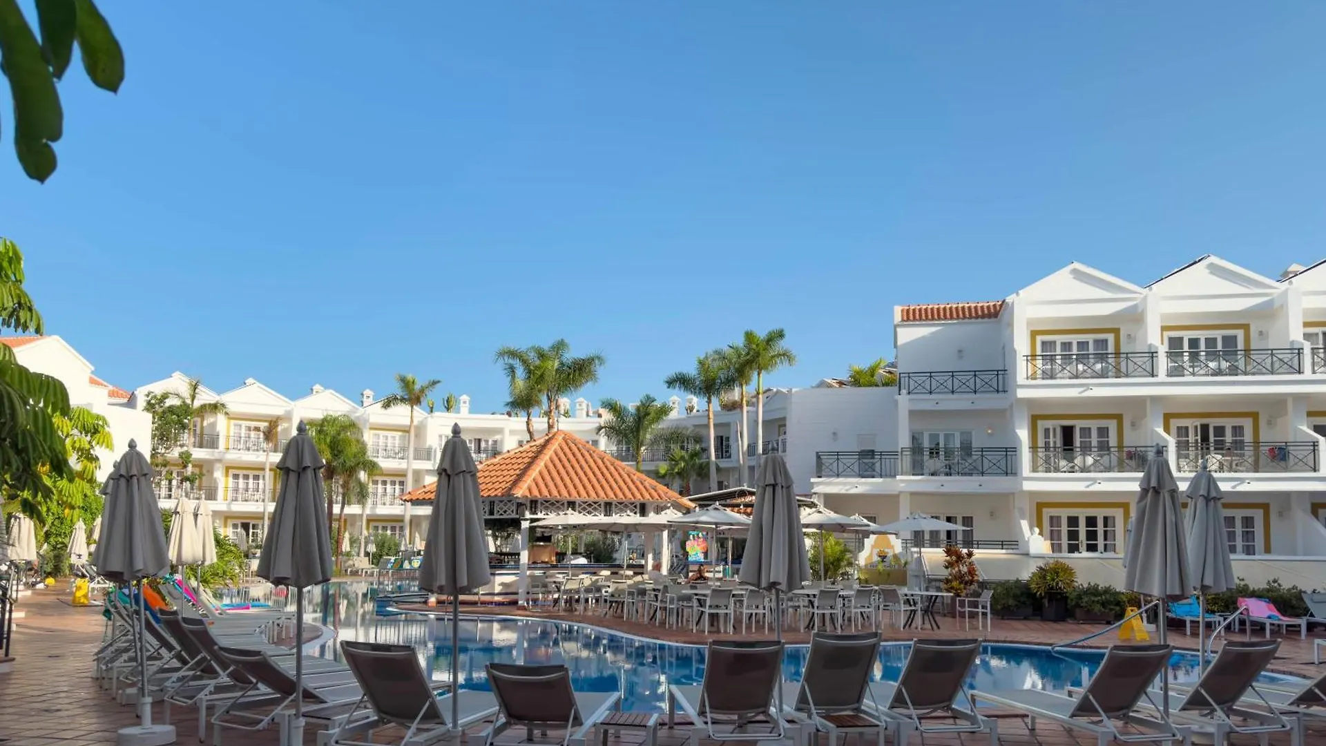 אדחה Apartamentos Parque Del Sol מלון דירות